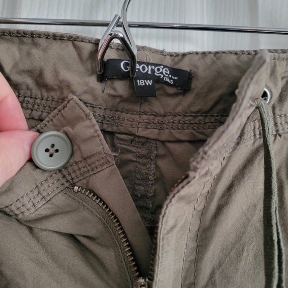 Green Cargo Pant - Picture 2 of 13